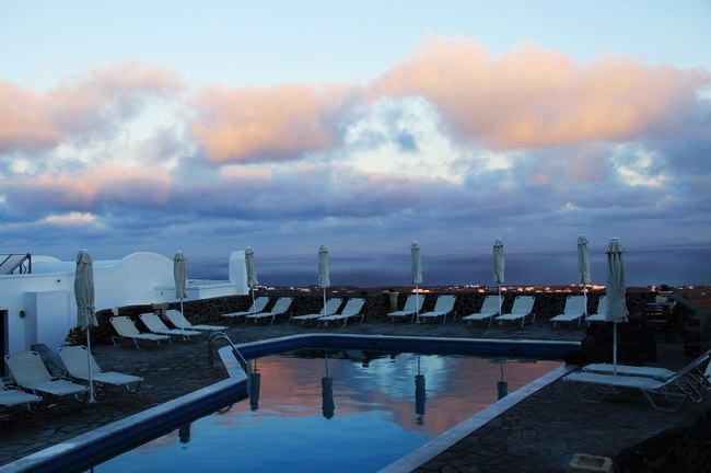 Màu xanh mê hoặc ở Santorini