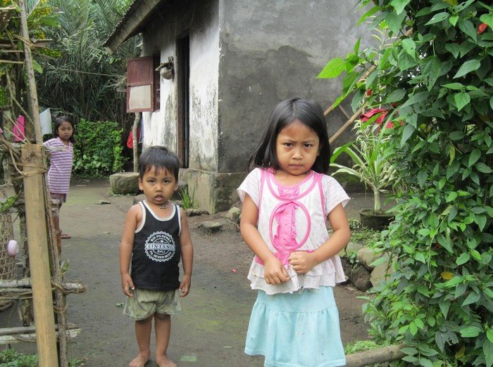 Những ánh mắt hồn nhiên, trong veo của trẻ em Ubud. 