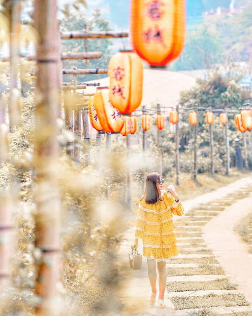 Vừa được mệnh danh là "Phượng Hoàng Cổ Trấn" vừa được gọi là "Sapa của đất Thái", thế nên đủ hiểu Ban Rak Thai cuốn tim du khách nhiều đến độ nào rồi! Thề luôn là nếu muốn tìm một nơi vừa an yên, vừa có nhiều cảnh đẹp, lánh xa bao bộn bề cuộc sống mà lại có thể nổi bật giữa hàng loạt địa điểm quá quen mặt ở Thái Lan, thì Ban Rak Thai là sự lựa chọn không thể nào tuyệt vời hơn!