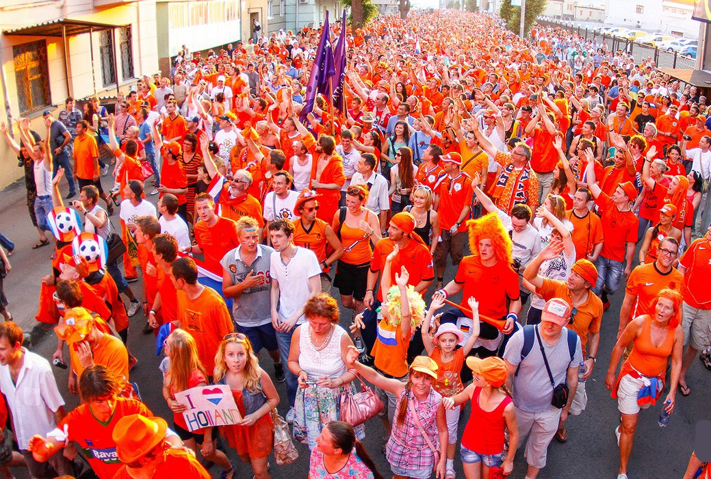 le-hoi-Koninginnedag-ha-lan-mixtourist
