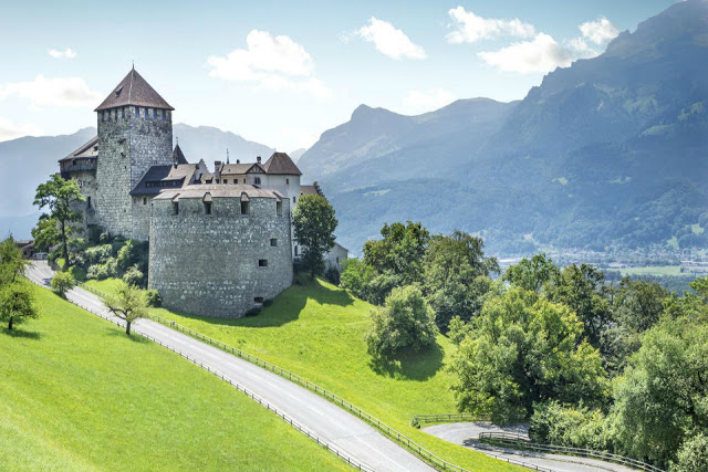 Liechtenstein Đặt chân đến những vương quốc tí hon trên thế giới