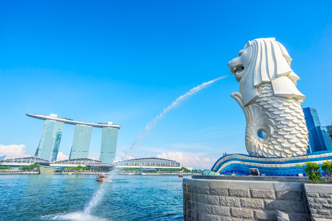 Công viên Merlion Park với tượng nhân sư phun nước ngay trung tâm Singapore. Công viên Merlion Park với tượng nhân sư phun nước ngay trung tâm Singapore.