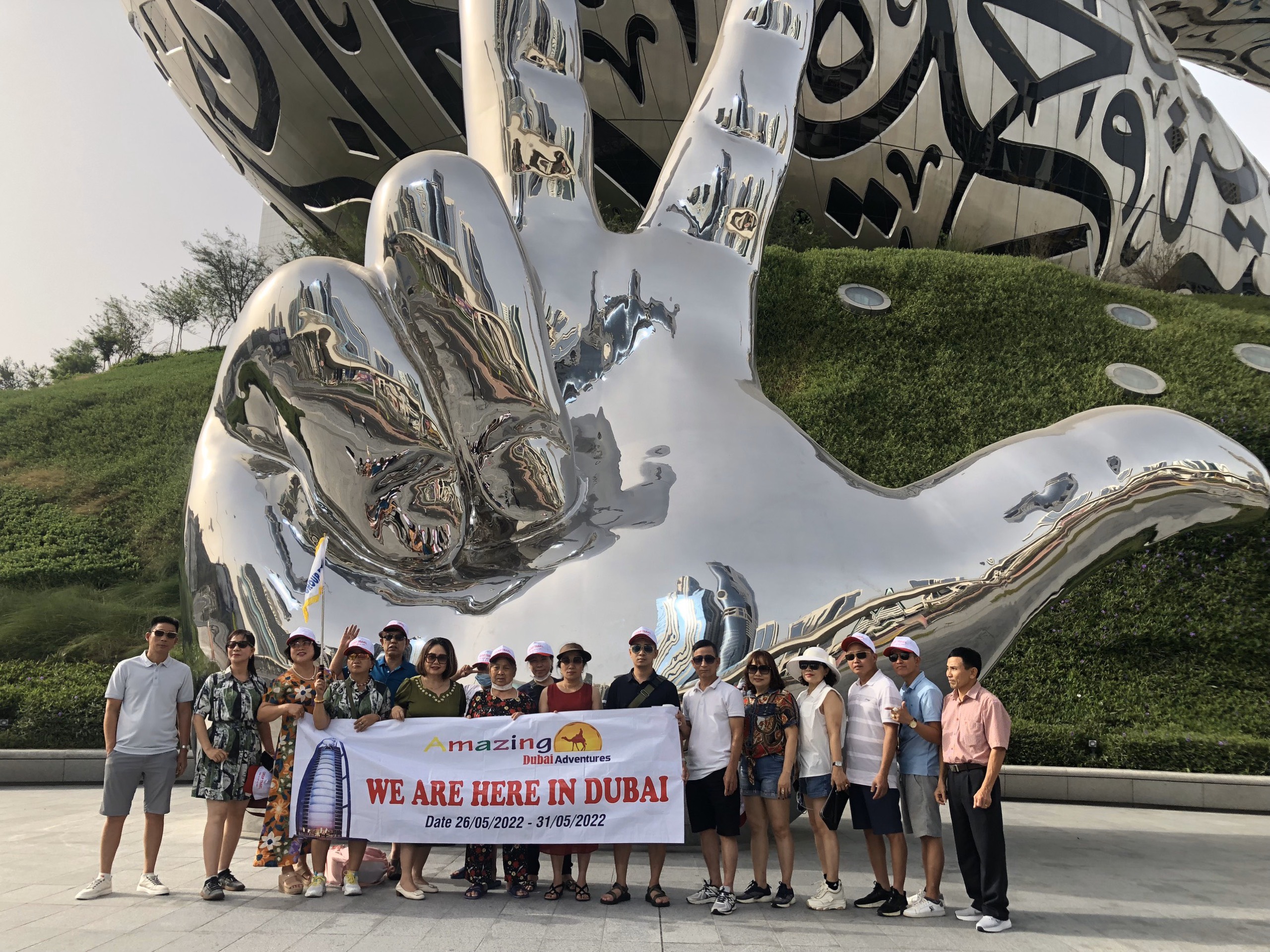 TOUR DU LỊCH DUBAI – SAFARI – ABUDHABI 6 NGÀY 5 ĐÊM  BAY EMIRATES 5 SAO