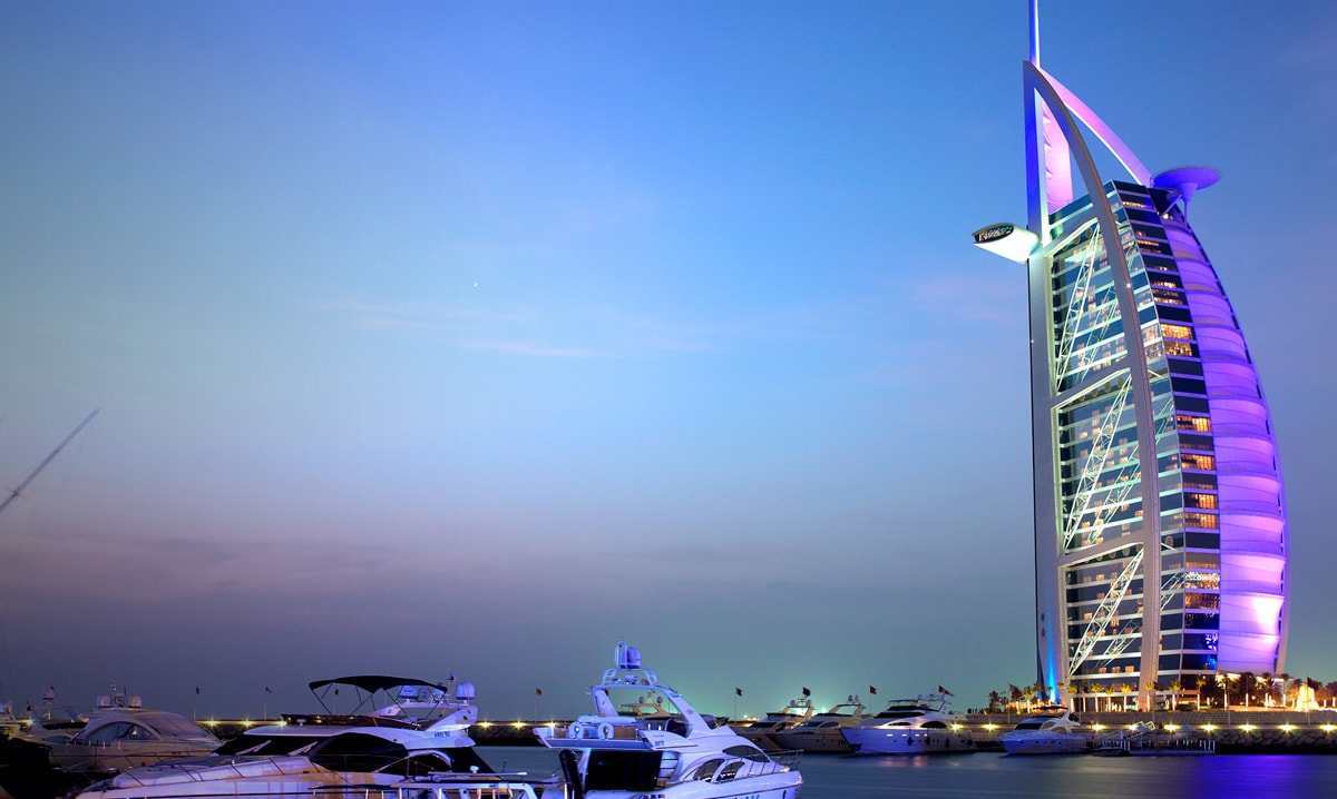 khách sạn 7 sao hình cánh buồm tráng lệ Burj Al Arab