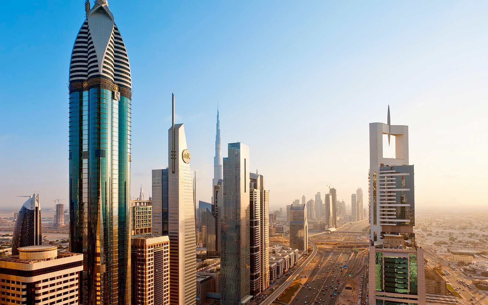 DUBAI – ABU DHABI (6N-5D) BAY TG
