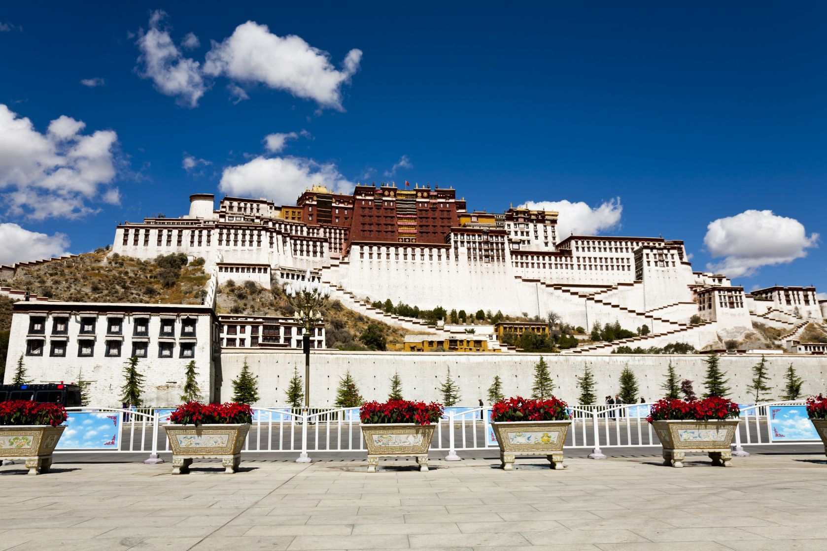 HỮU NGHỊ QUAN – NAM NINH – LAN CHÂU –  LHASA – DƯƠNG THÁNH HỒ  – SHIGATSE – TRÙNG KHÁNH – HỮU NGHỊ QUAN (8N-7D)
