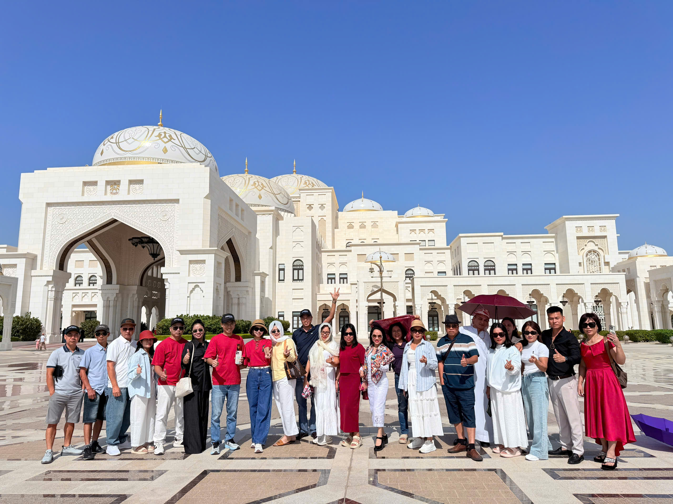 Đoàn khách tại Atlantis The Palm, Dubai