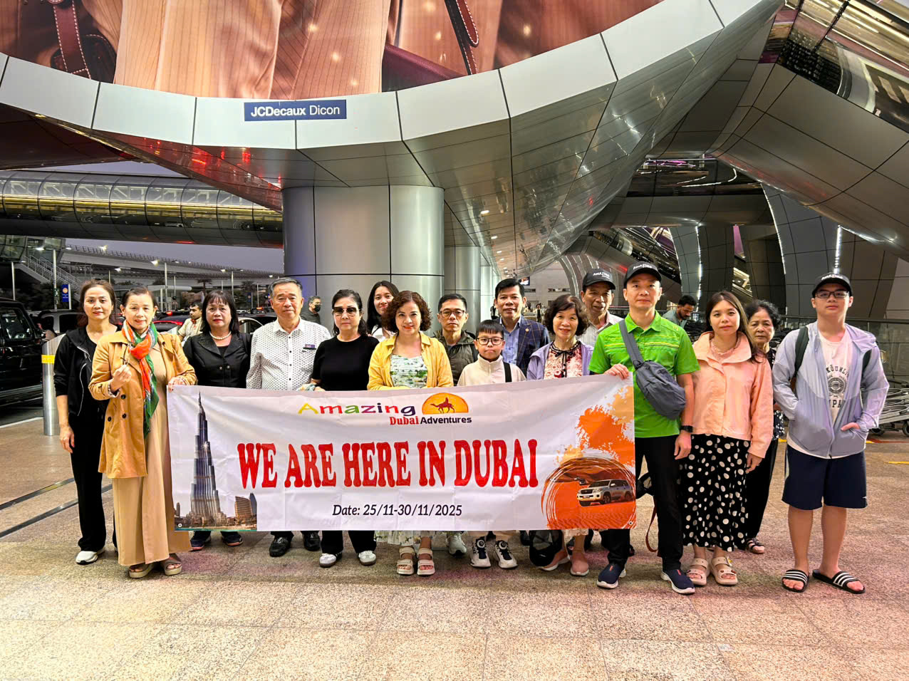 Đoàn khách tại Đồi cát sa mạc Dubai