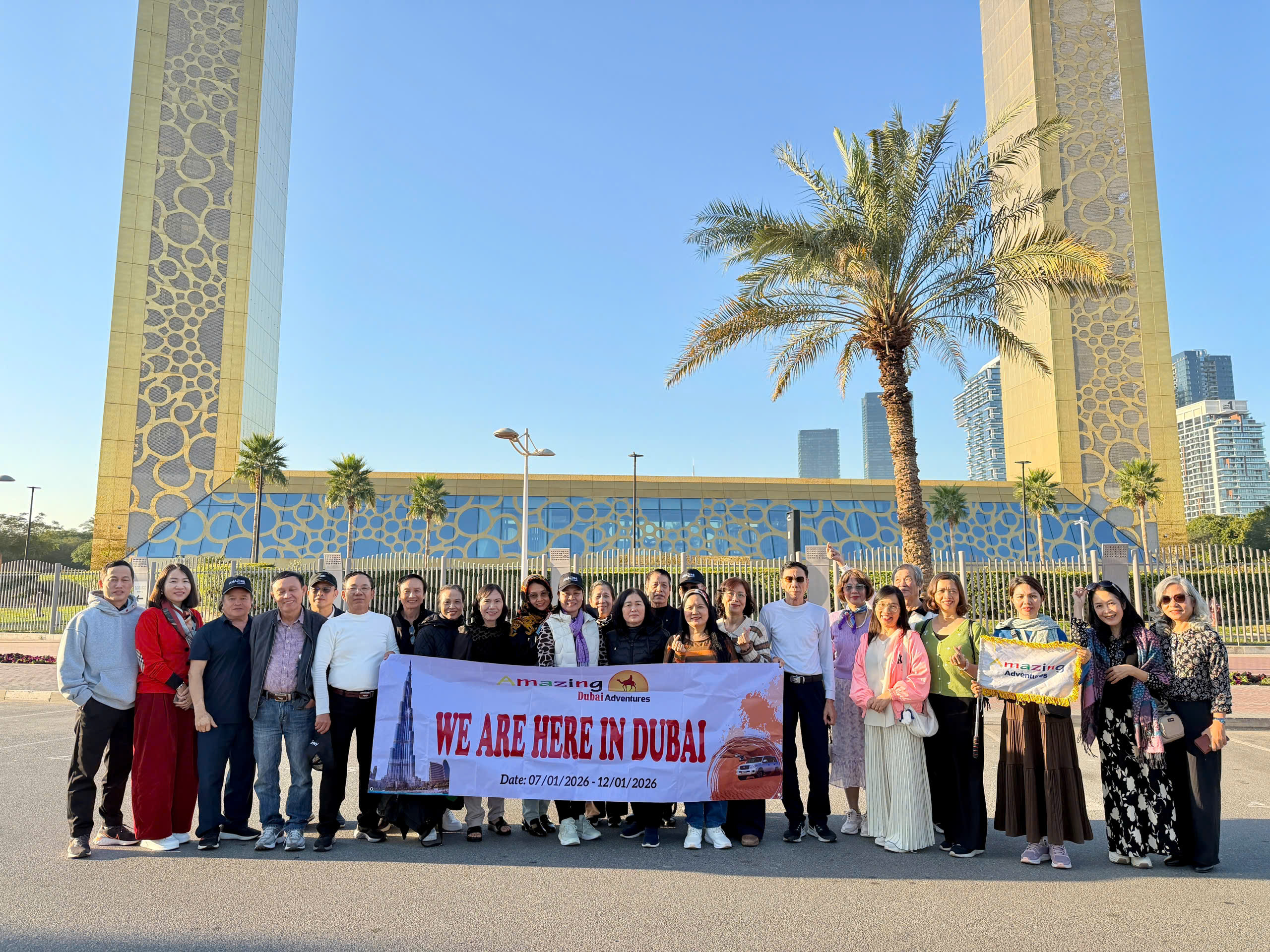 Đoàn khách tại Hành trình Dubai – Abu Dhabi